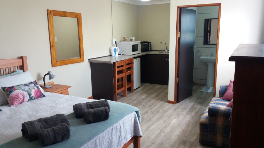6 Bedroom Property for Sale in Aalwyndal Western Cape